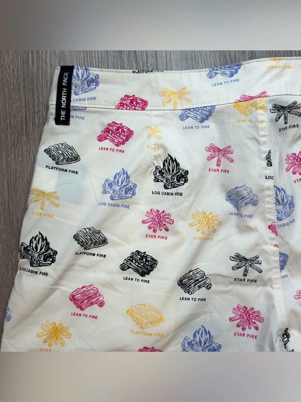New THE NORTH FACE  SZ 36  Campfire print Swim trunks